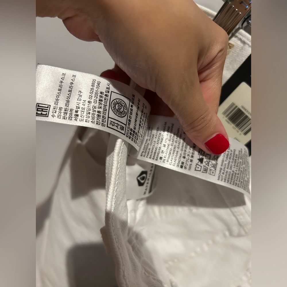 New Levi’s White stretch Denim- size 28 - Picture 2 of 4